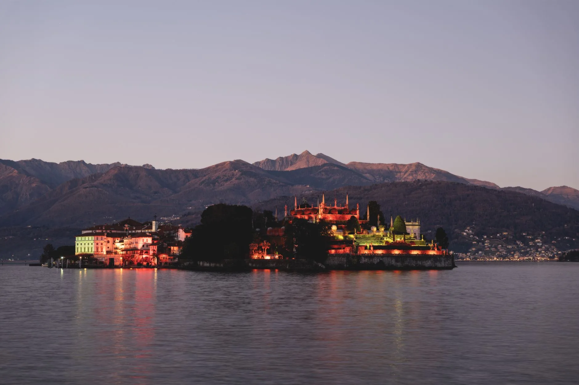 Isola Bella sur le lac Majeur au crépuscule